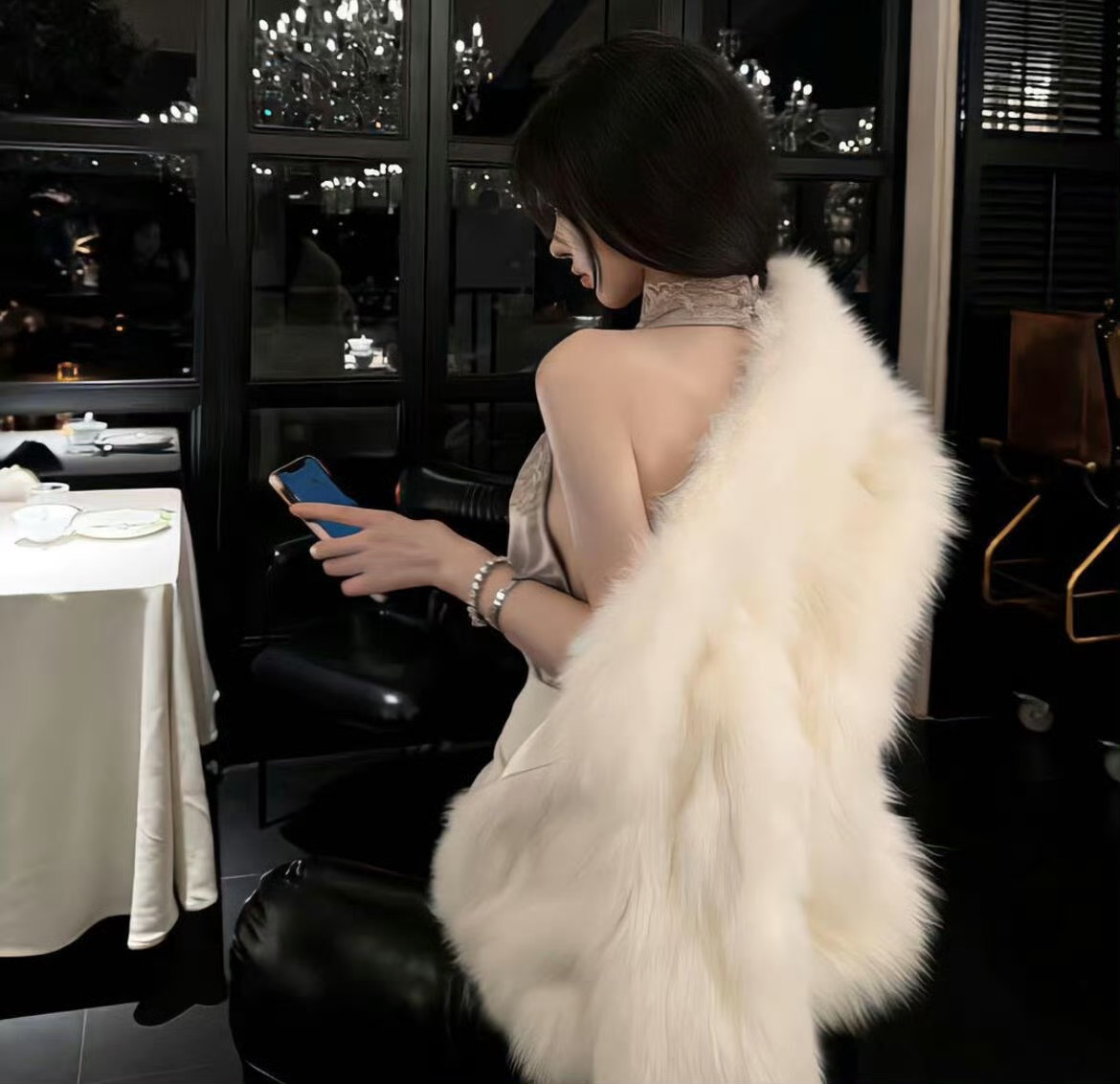 仁寿伴游女生月见的资料